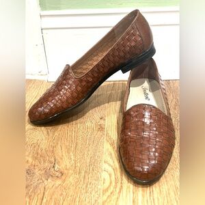 Trotters Women’s Liz Woven Brown Leather Basket Weave Slip on Flat Shoes 7.5N